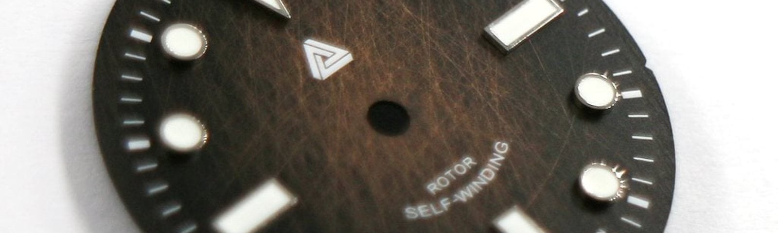 A New Distressed Diver Dial - The Bronze Medallion