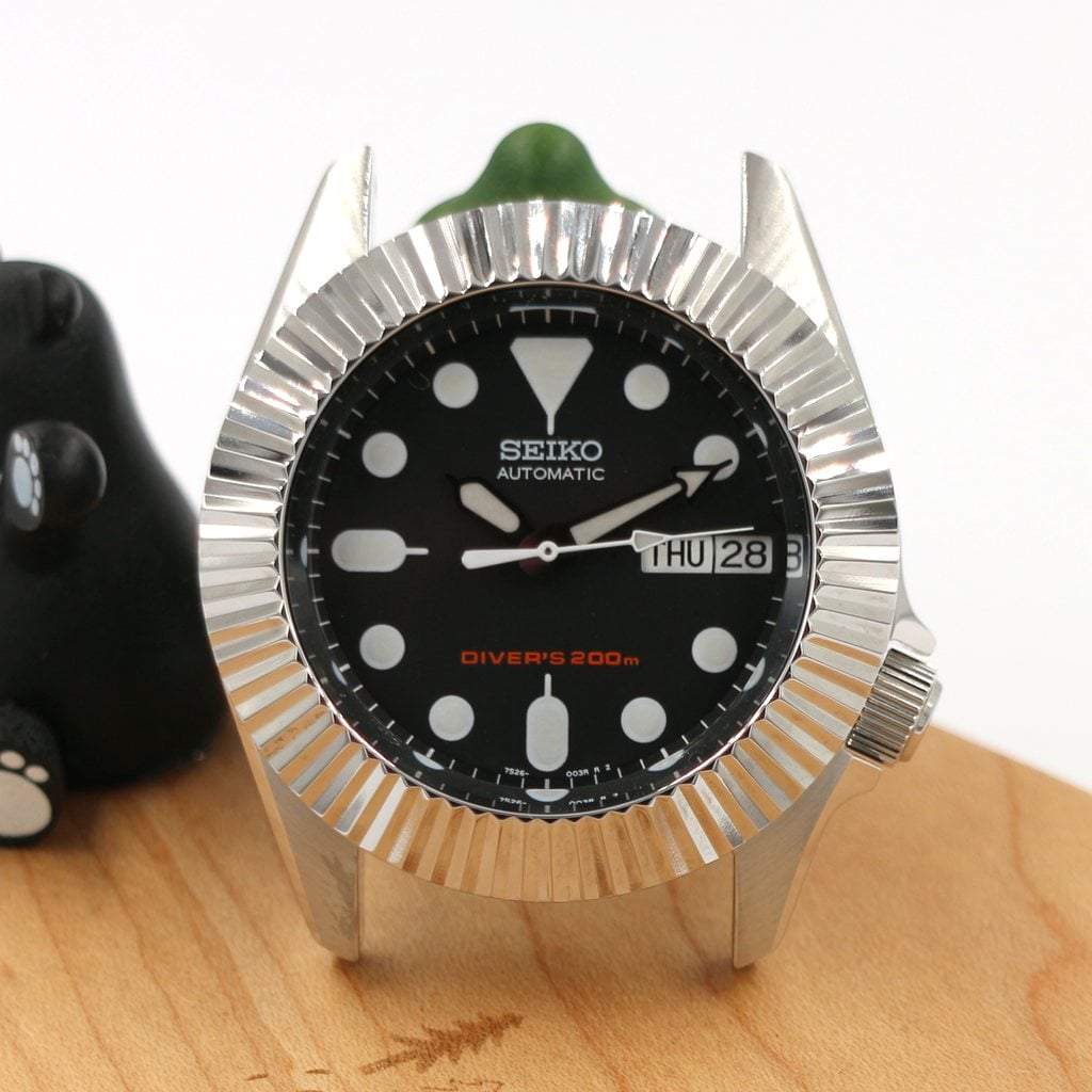 The Fluted Bezel in Silver for SKX013 SEIKO Mod Part Lucius